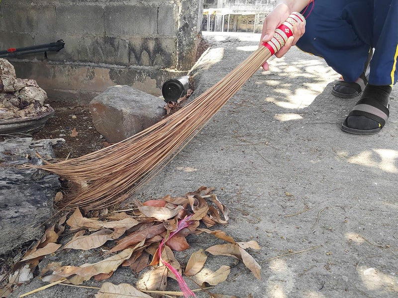 AW BROOMS 2 Piece 32 inch Multi-Surface Sturdy Outdoor Authentic Coconut Leaf Broom Asian Heavy Duty Broom Thai Natural Coconut Leaf Broom (Country Rustic) - Image 4